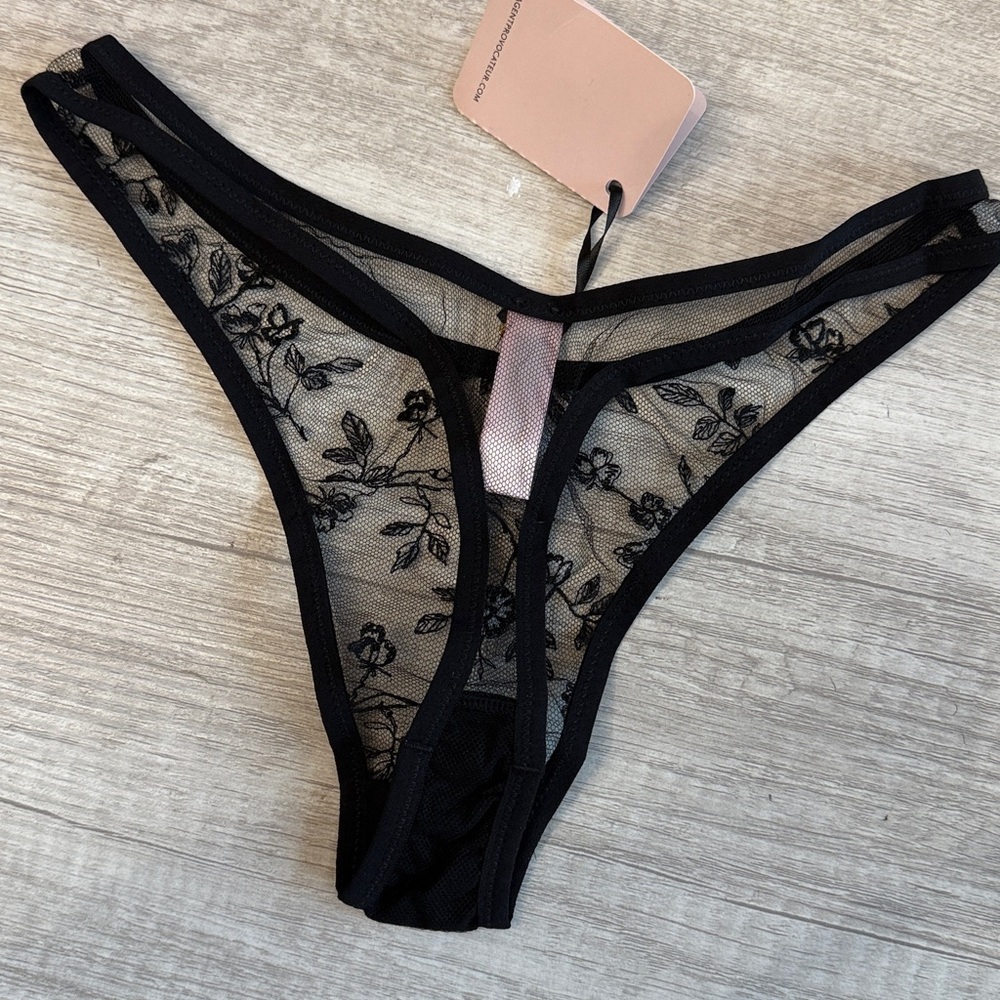 NWT Agent Provocateur Henrieta Black Floral Embroidered Sheer Thong Panty S - Picture 4 of 4